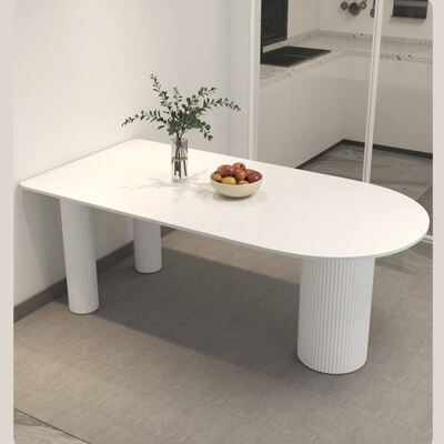 Witte Scandinavische eettafel met metalen basis Eetkamermeubilair Steen lei Top Moderne eettafel voor Hotel Appartement